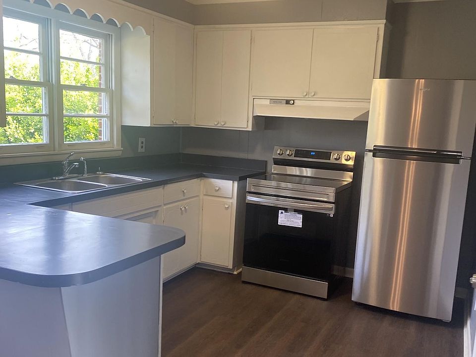 2nd image of 906 Oak St