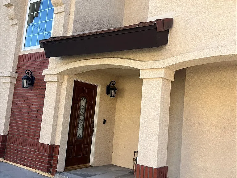 17570 Van Buren Ln — Photo 3