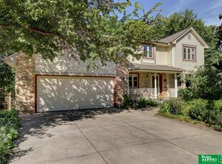 901 Creighton Rd, Papillion, NE 68046