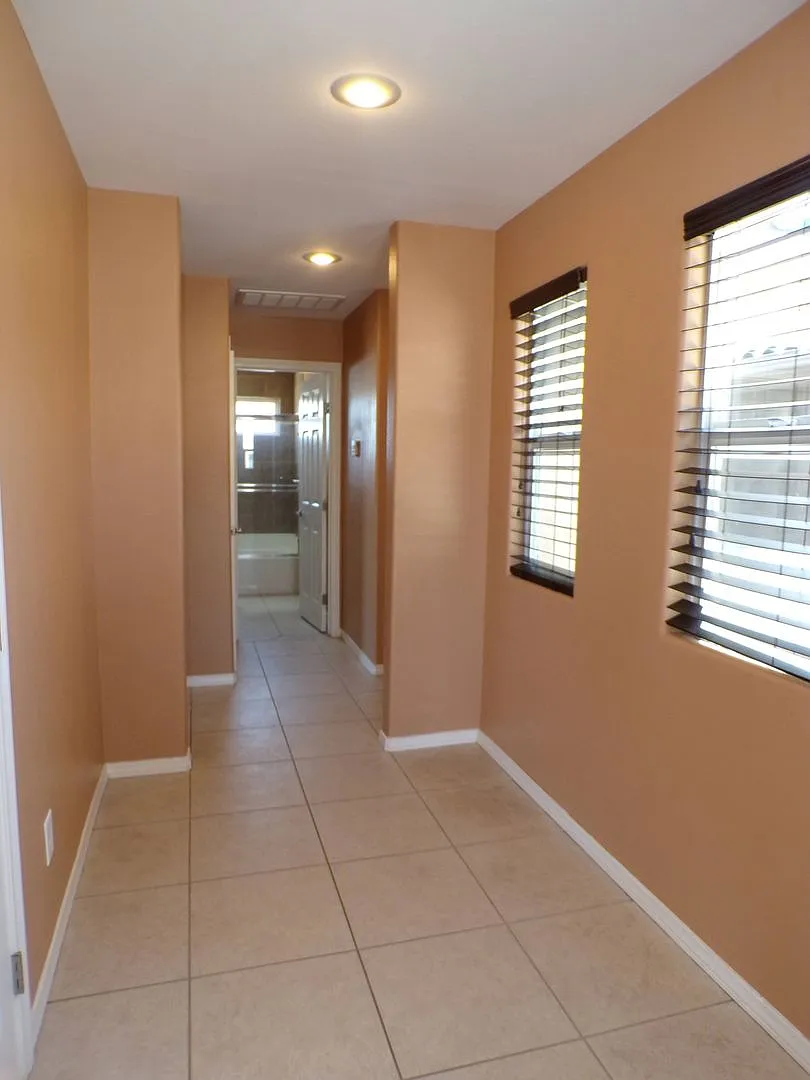 4 Bedroom 3 Bath Home and guest quarters — Photo 2