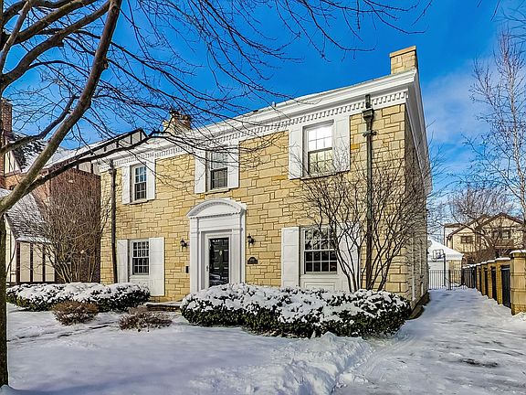 3rd image of 6042 N Forest Glen Ave