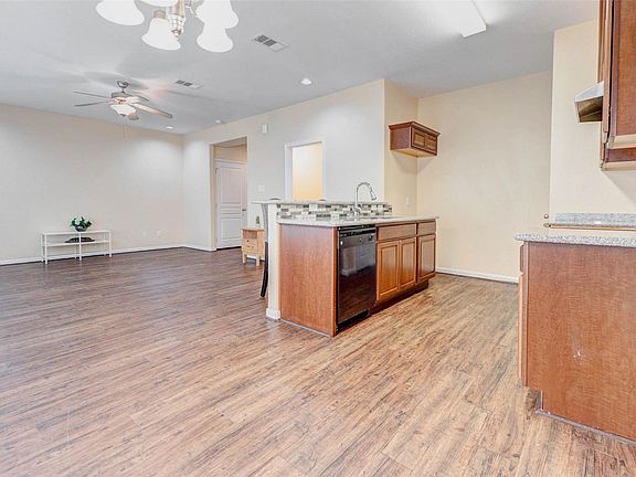3rd image of 8605 Beviamo St