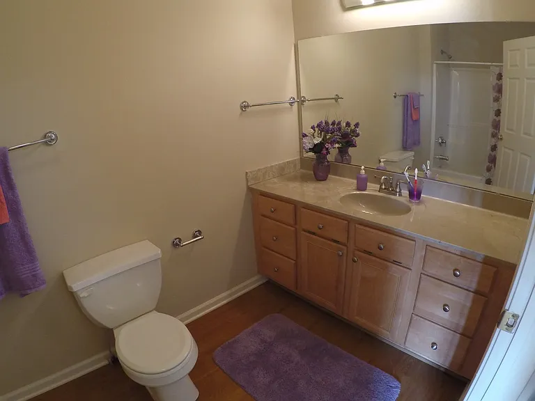 Portledge Commons, 1 and 2 Bedroom apartments, carport, central Lafayette — Photo 25
