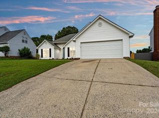 8324 Vermilion Dr, Charlotte, NC 28215