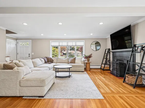 16 Sleepy Hollow Road, Atkinson, NH 03811