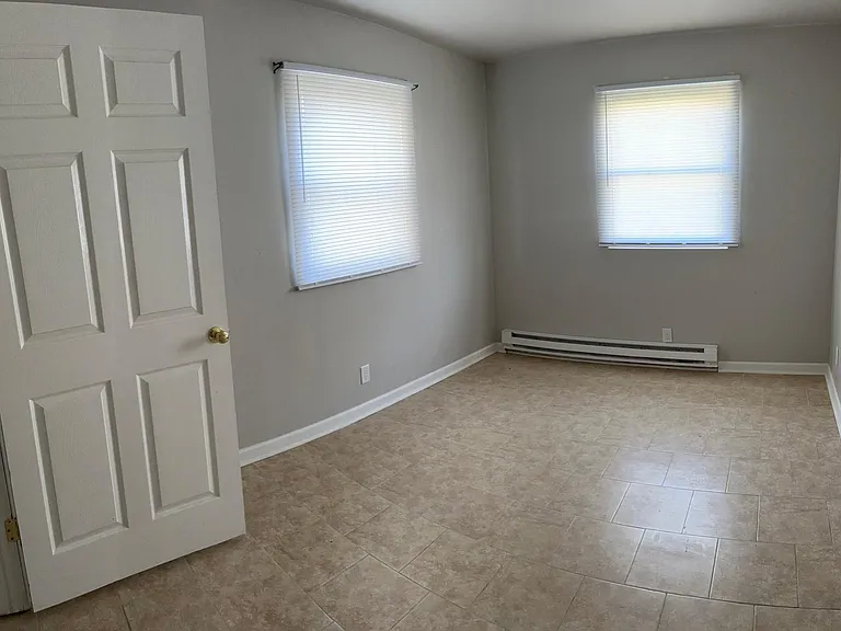 564 N Indiana Ave #3 — Photo 6