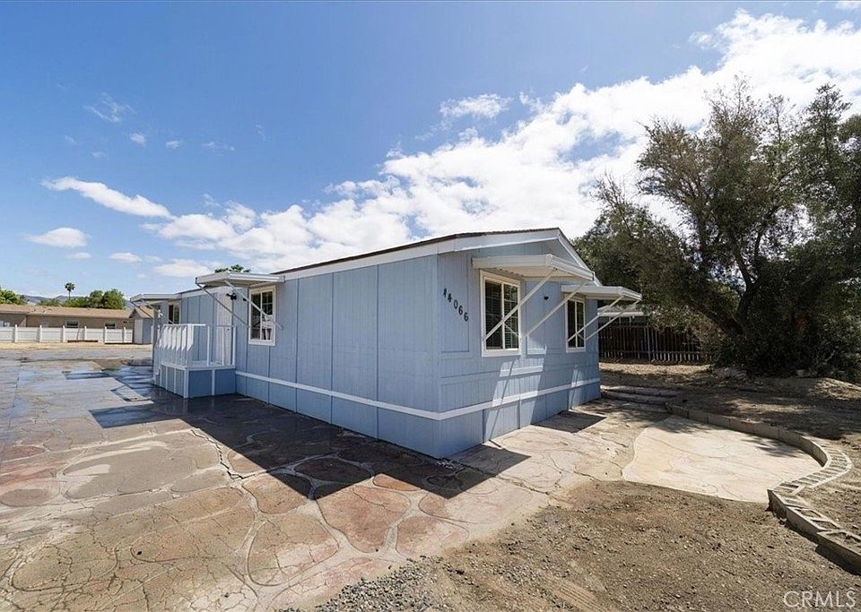 1st image of 44066 Acacia Ave