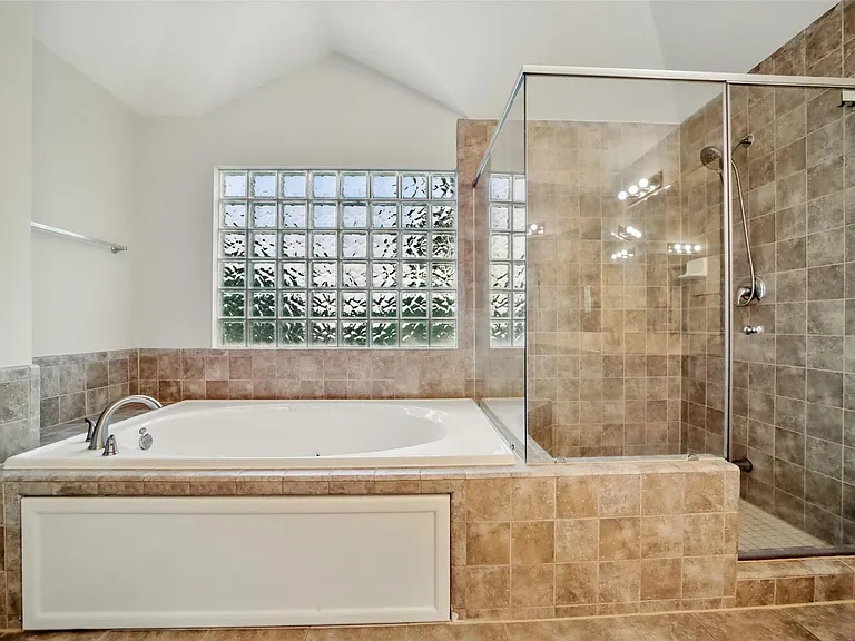 650 Westcross St #44 — Photo 32
