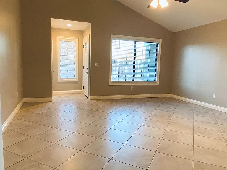 629 Beth Ln — Photo 5