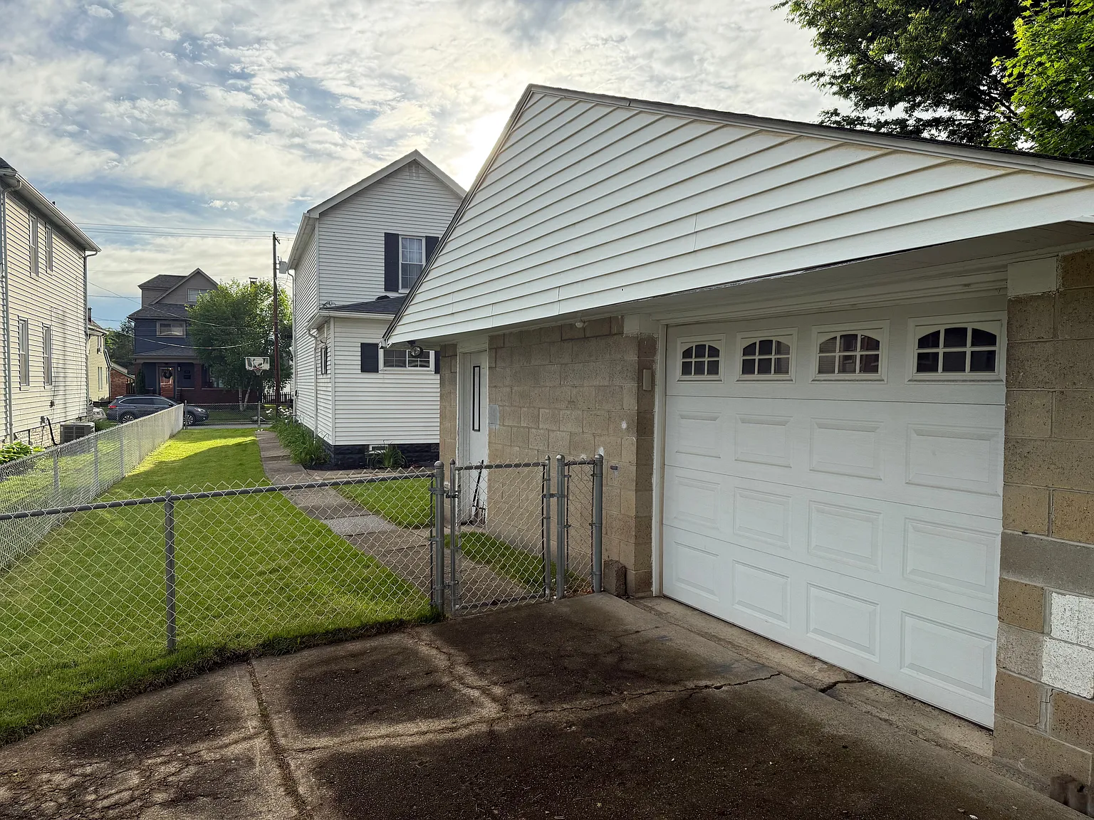 176 James St — Photo 4