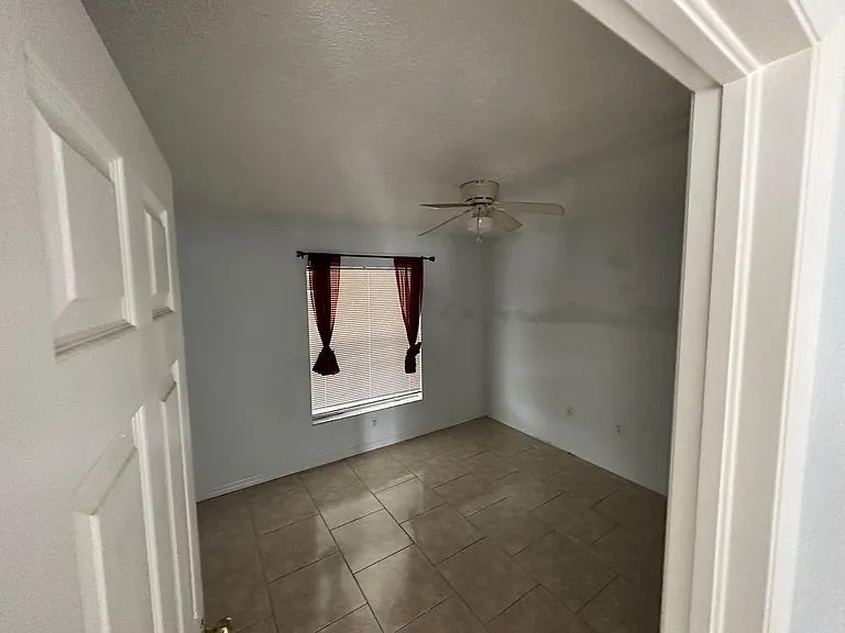 7846 Empire Ct — Photo 3