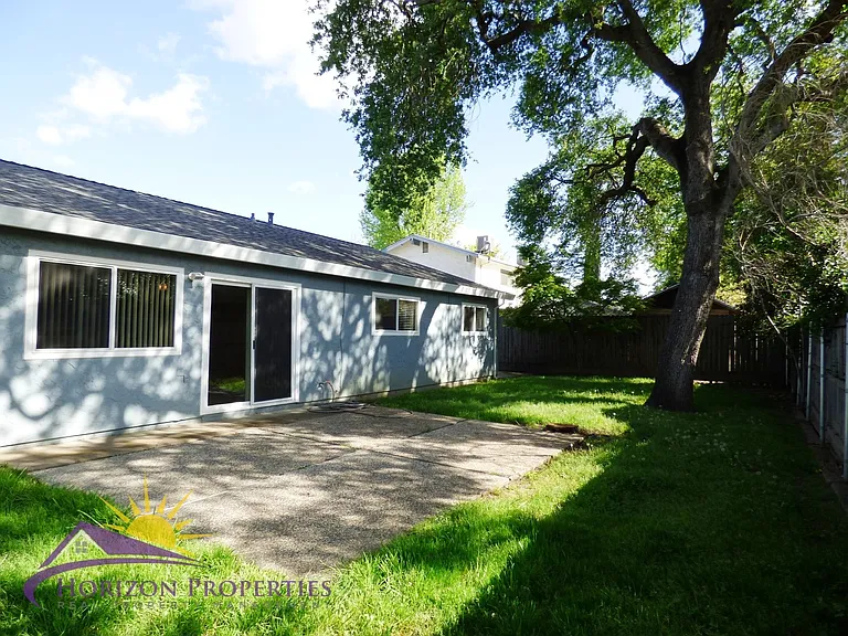 7928 Garry Oak Dr — Photo 26