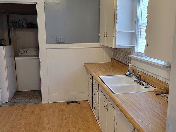 4th image of 117 N Park St