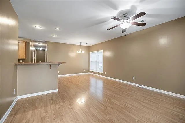 324 Fountains Park Blvd — Photo 4