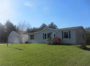 8877 Cottonwood Ave, Howard City, MI 49329