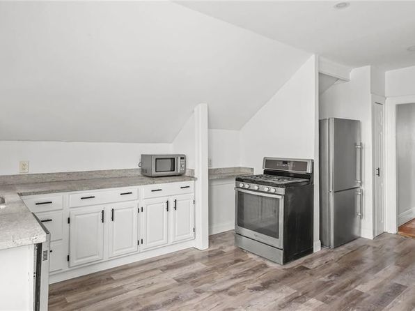 123 Radcliffe Ave Floor 3