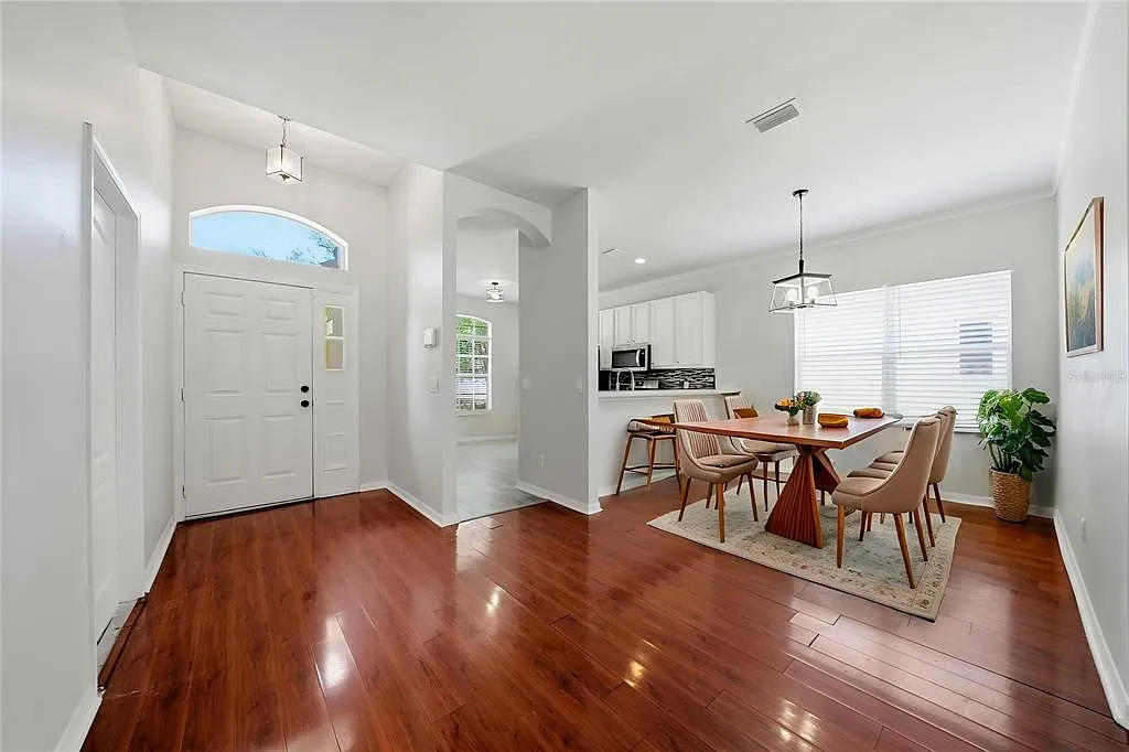 3 bed, 2.0 bath, 1626 sqft, $2,050 — Photo 2