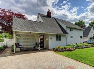 14 Eden Ln, Levittown, NY 11756