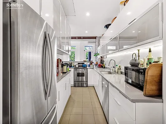 Rented by Sotheby's International Realty | media 17