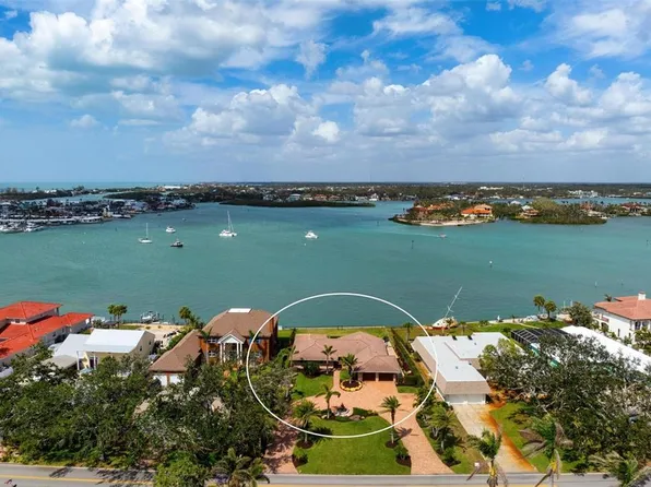 704 Laguna Dr, Venice, FL 34285