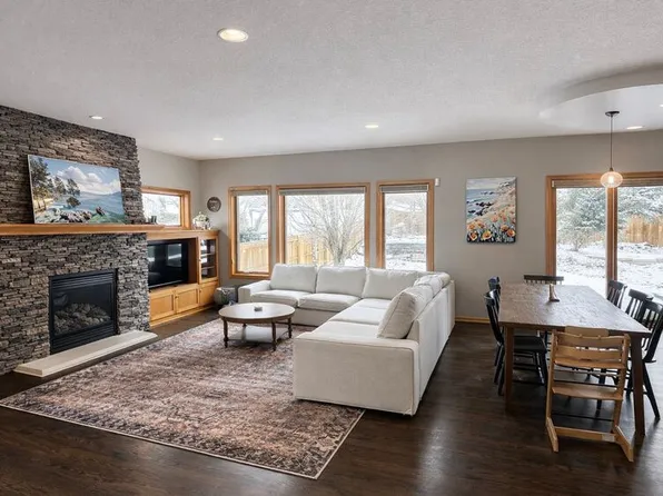 2489 Schneider Ct, Chaska, MN 55318