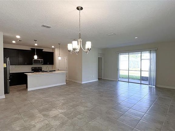 4th image of 555 Westchester Ct