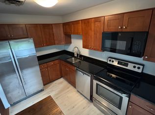 411 W Conestoga Rd APT 27, Devon, PA 19333