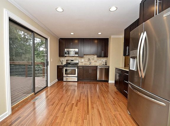 5th image of 311 Charlestown Dr