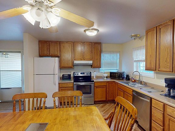 5th image of 301 S 6th St