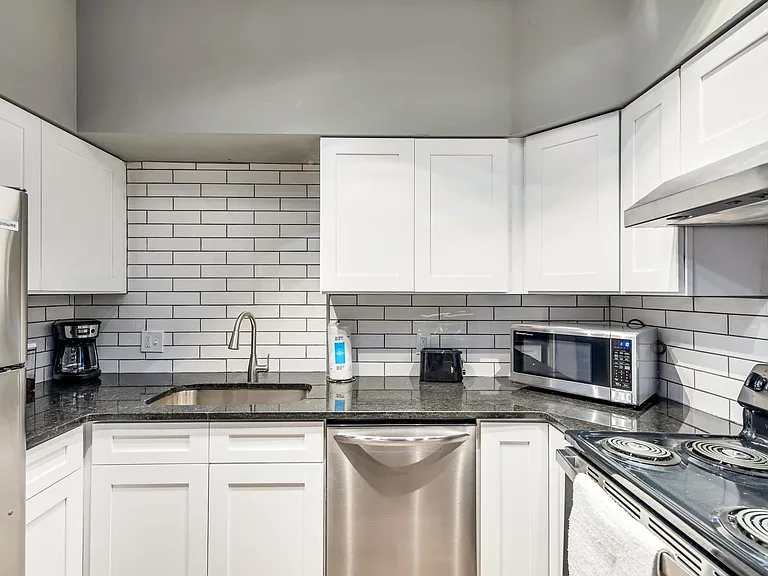 715 Barton St #715 — Photo 9
