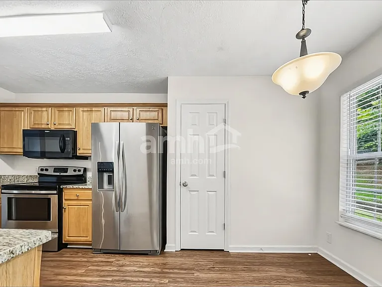 916 Springs Hill Way — Photo 5