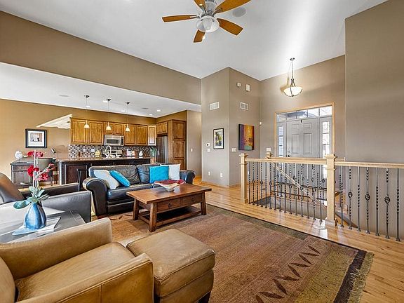 5th image of 405 E Tartan Dr