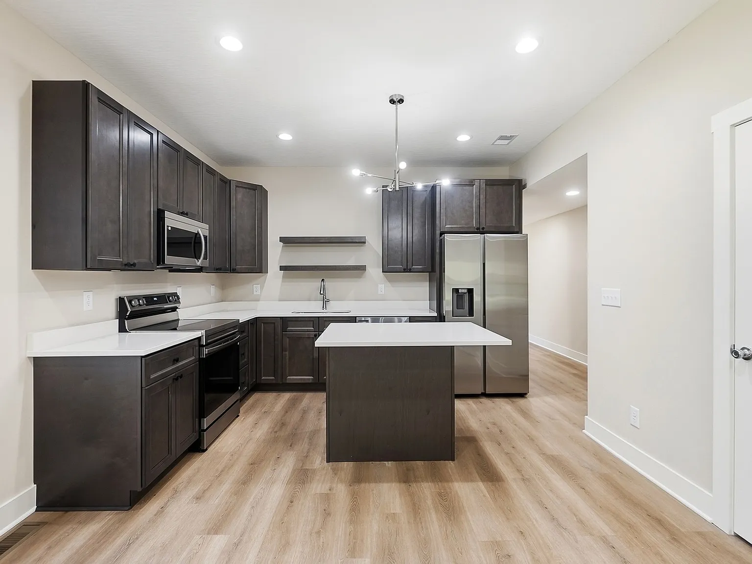 2 bed, 1330 sqft, $2,250 — Photo 3