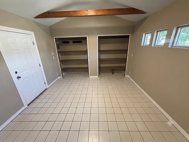 223 W Avenue J — Photo 3