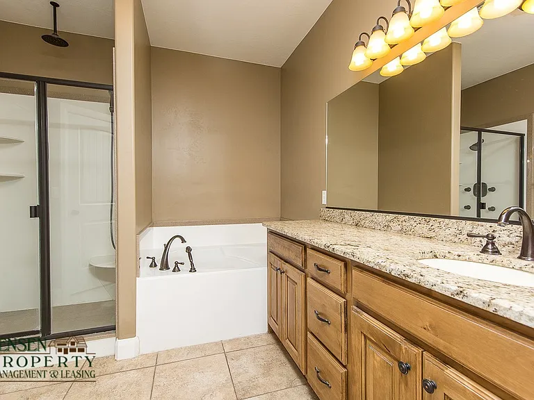 389 N 1270 W — Photo 16