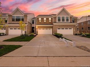 49533 Coldwater Ridge Dr, Northville, MI 48168
