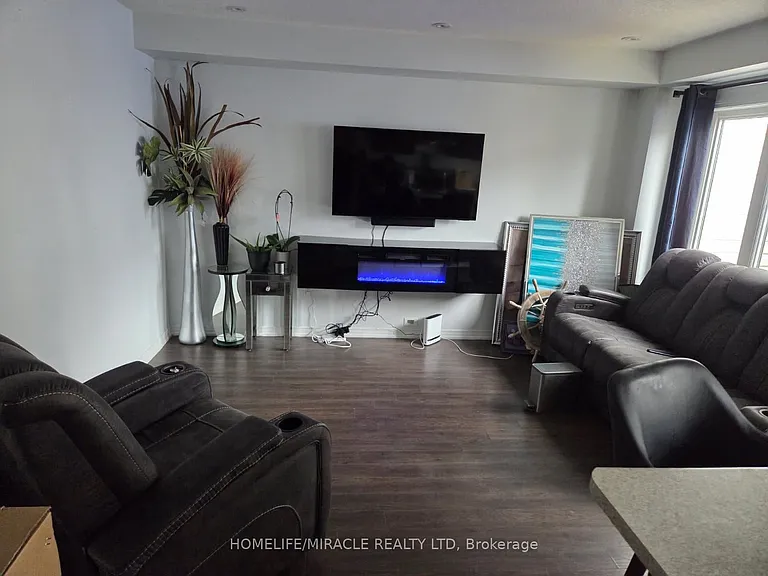 8250 Tulip Tree Dr — Photo 2