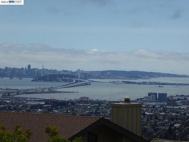 2nd image of 2 Windward Hl