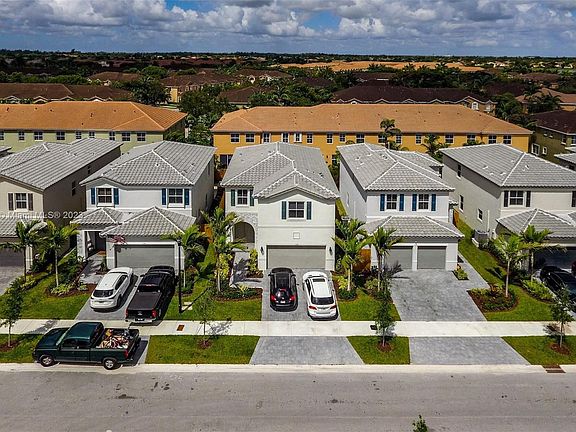 3rd image of 1392 SE 26th Ave