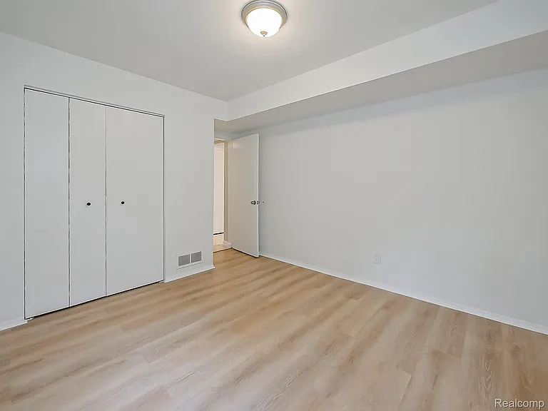 7580 Thornwood St — Photo 57
