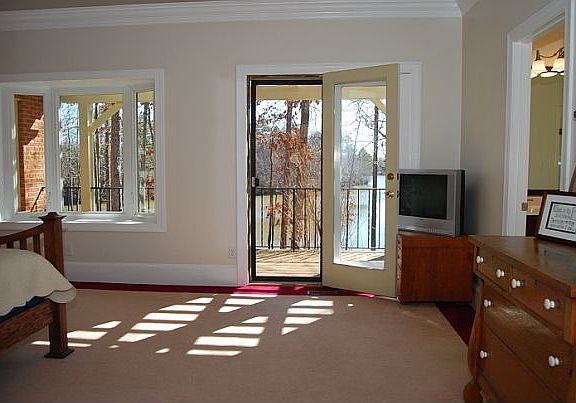 3rd image of 1723 Walden Pond Ln