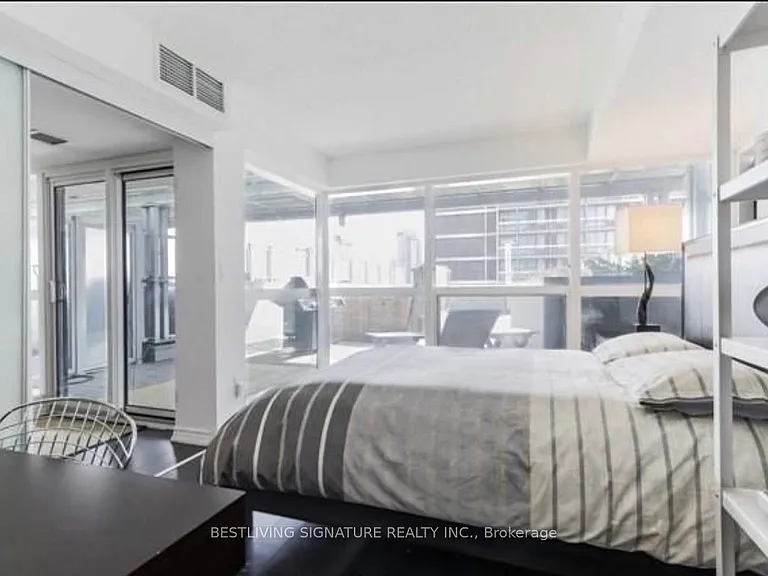 386 Yonge St #1409 — Photo 8
