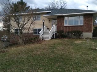 1 Valleyview Dr, Troy, NY 12180