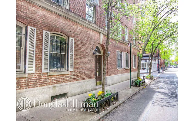 Rented by Douglas Elliman | media 15