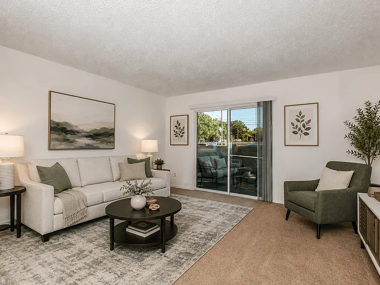 Woodlake Villas — Photo 9