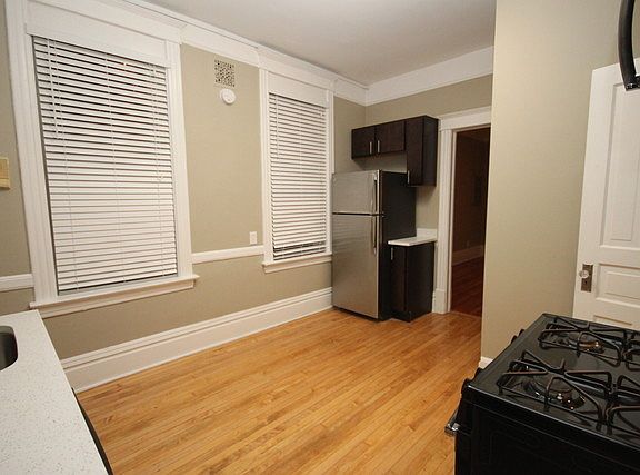 2nd image of 1824 N Paulina St APT Gdn