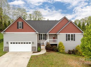 76 Tryon View Dr, Flat Rock, NC 28731