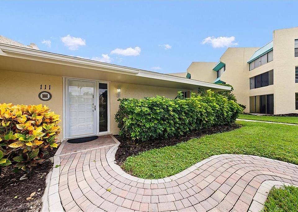 1st image of 925 Palm View Dr APT 111