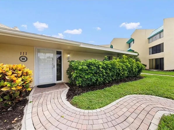 925 Palm View Dr APT 111, Naples, FL 34110