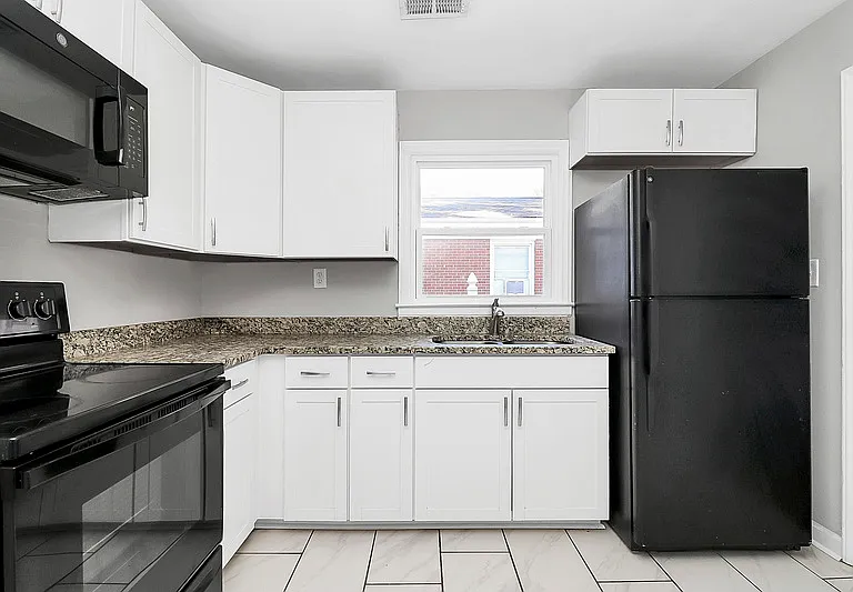 3503 Meredith Ave — Photo 3
